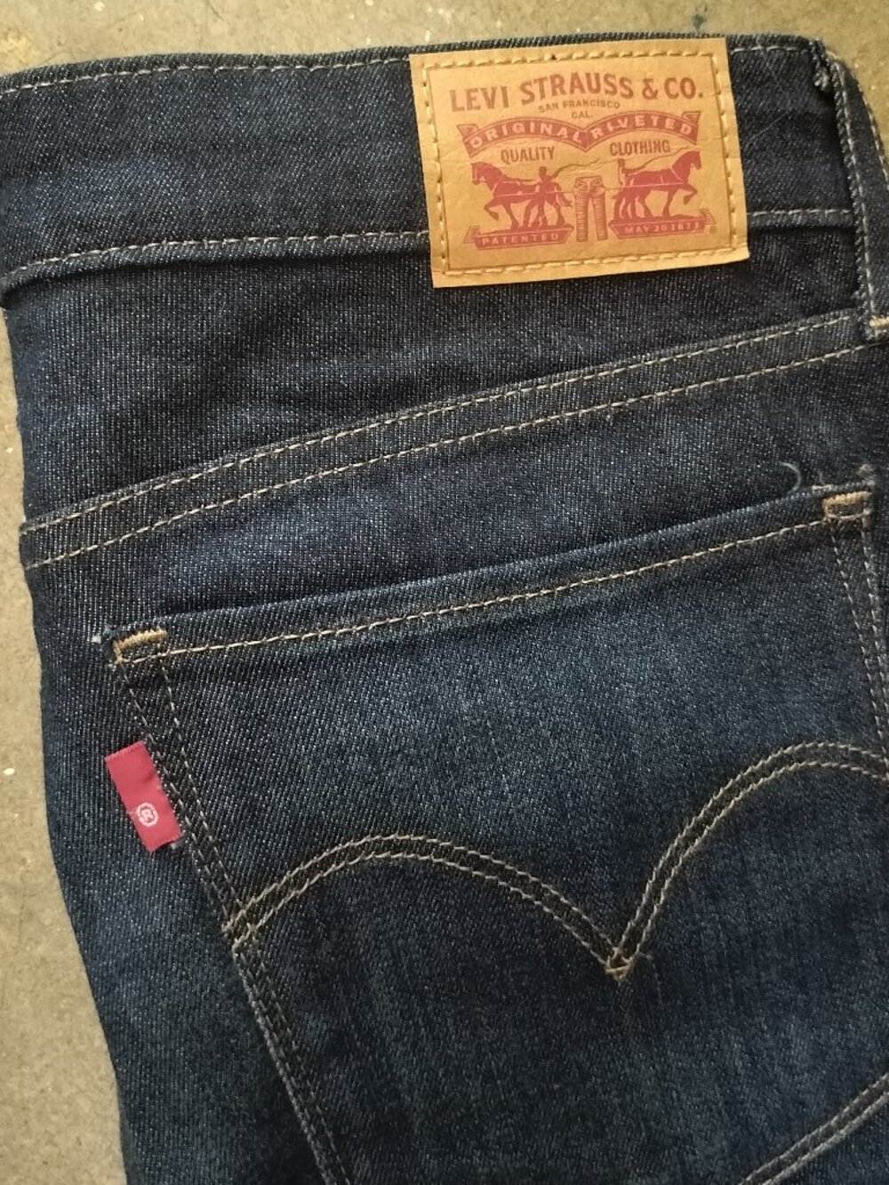 Levi's Women's 715 Dark Wash Bootcut Jeans Size 31 - Picture 2 of 6